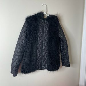 black medium woman jacket with fur on the chest and black purls